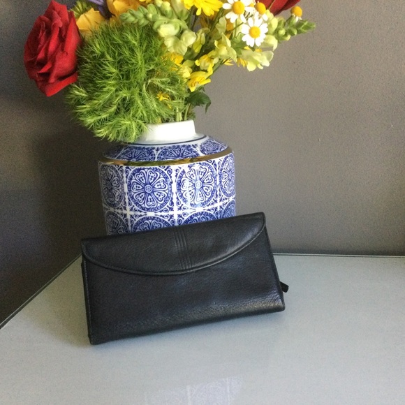 Black Genuine Leather Full Sized Wallet Checkbook - Picture 1 of 7